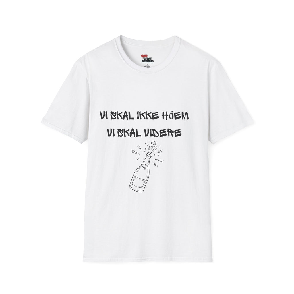 T-Shirt — «Vi skal ikke hjem, vi skal videre» Norwegian Graphic Tee