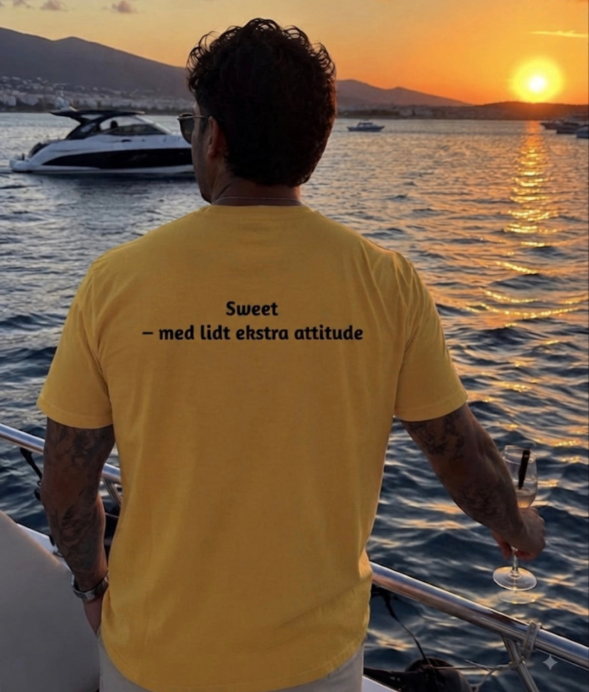 Sweet – med lidt ekstra attitude
  tee