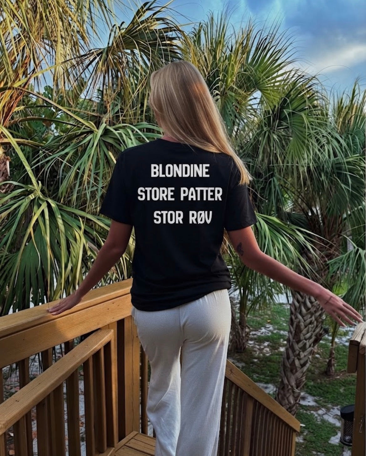 Blondine, store patter, stor røv  tee