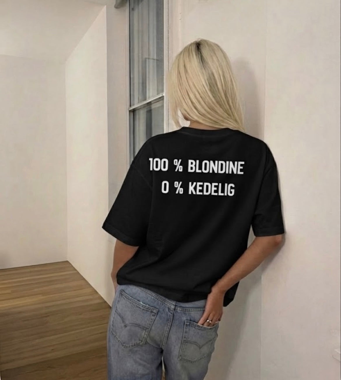 100 % blondine – 0 % kedelig  tee