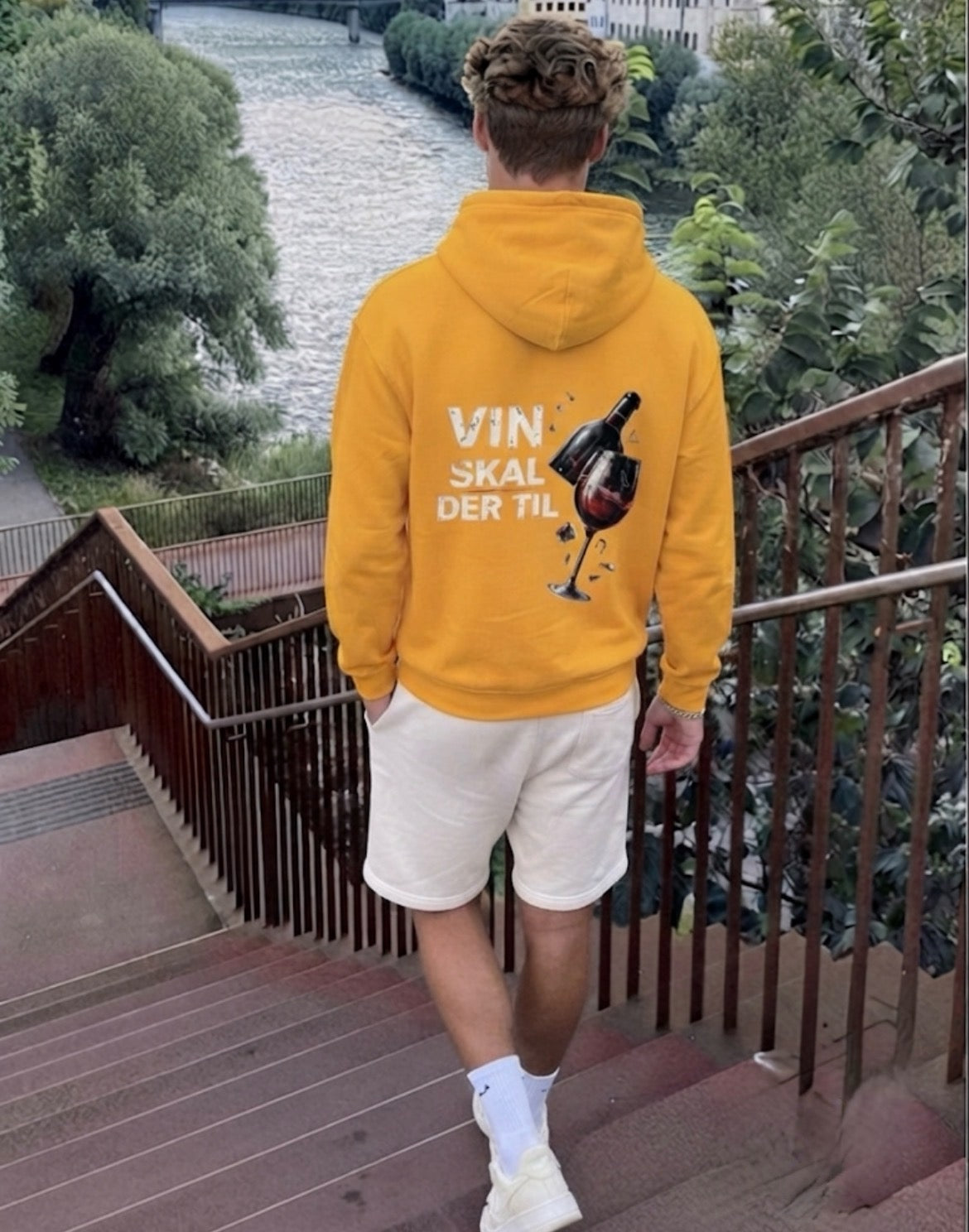 Vin skal der til
 Hoodie