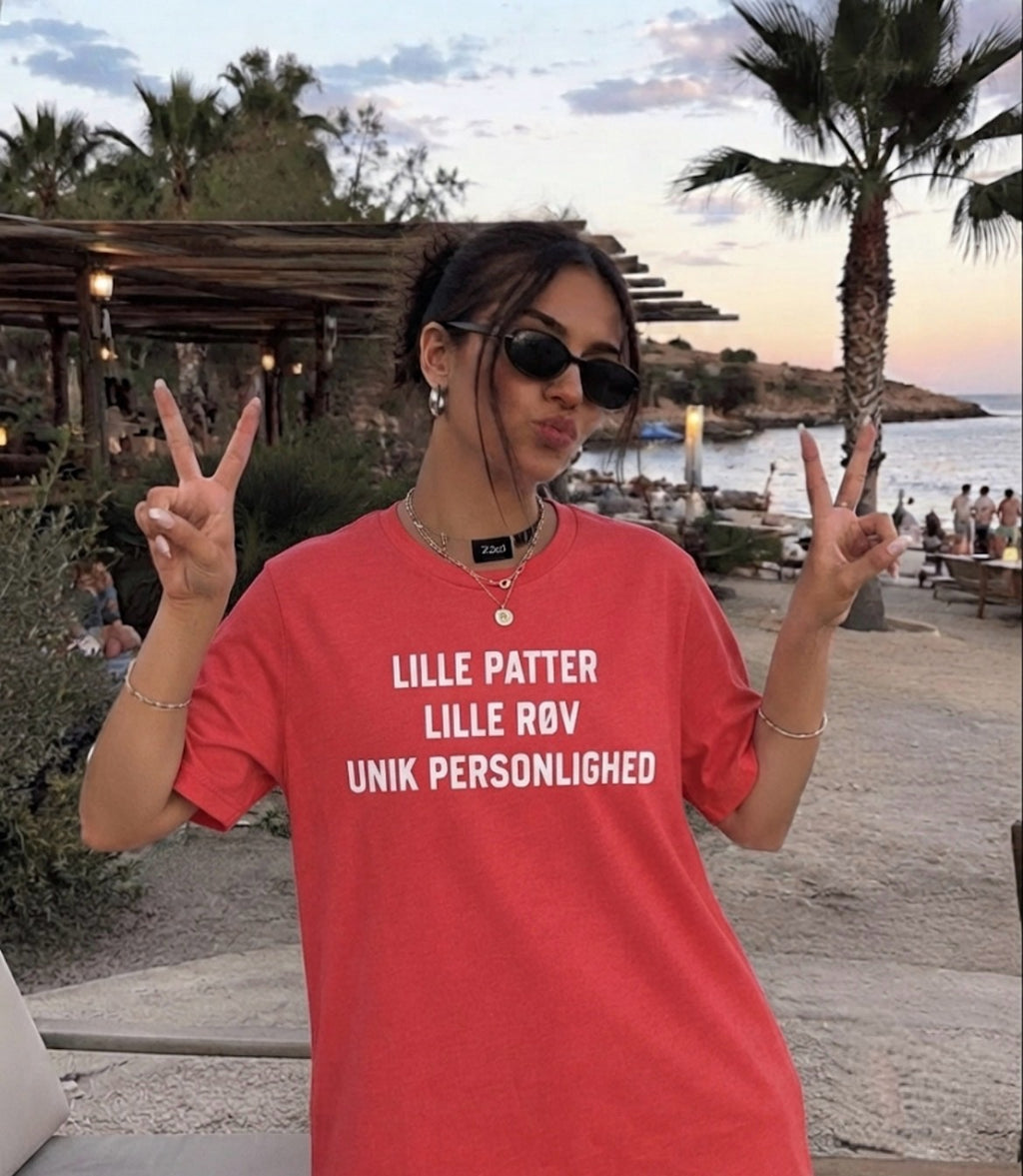Lille Patter / Lille Røv / Unik Personlighed" – T-shirt