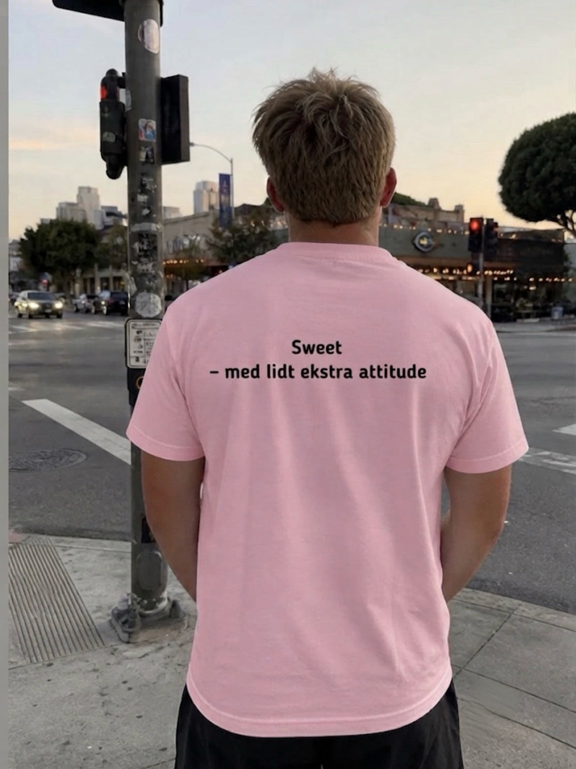 Sweet – med lidt ekstra attitude
  tee