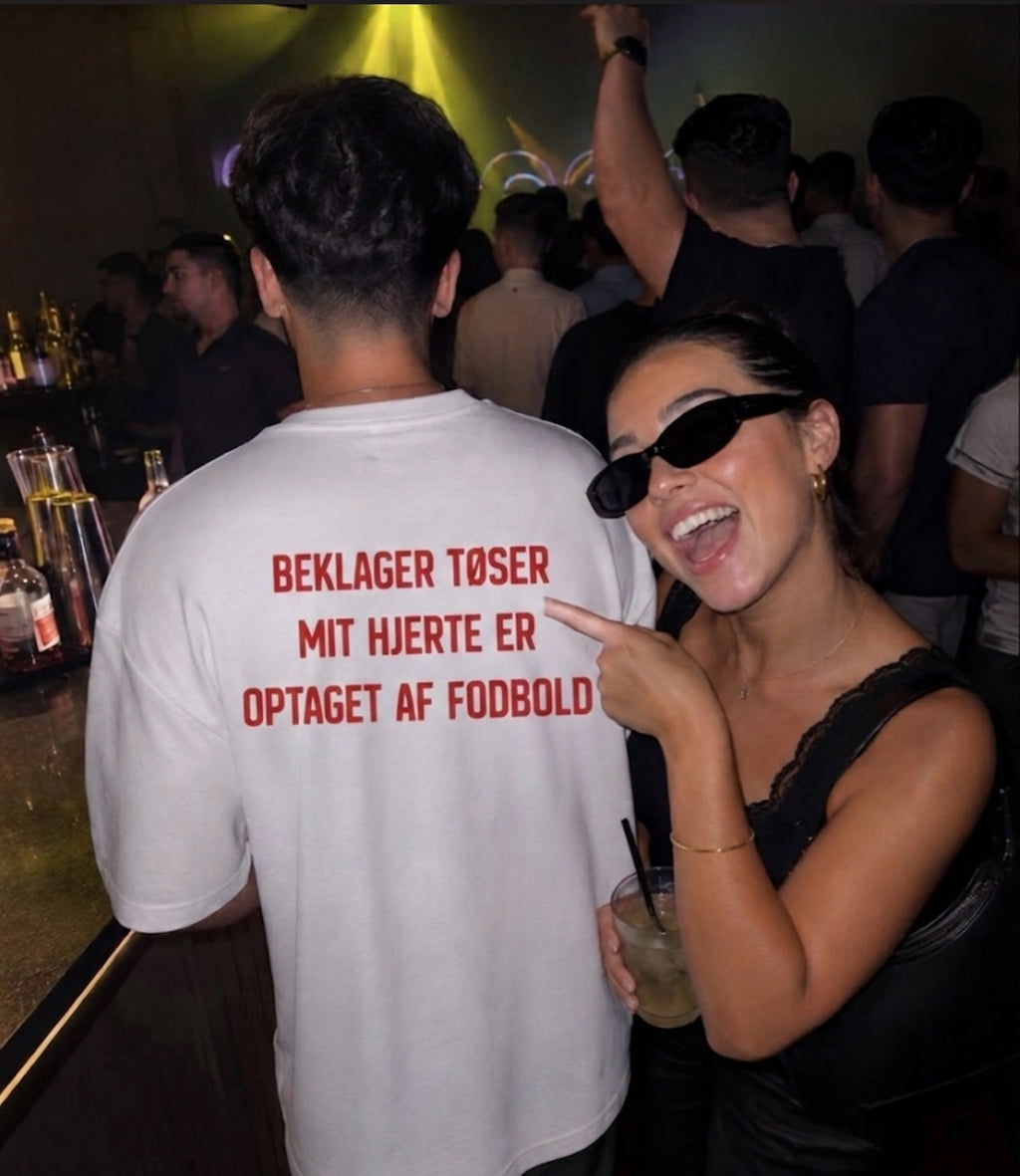 Beklager tøser mit hjerte er optaget af fodbold tee
