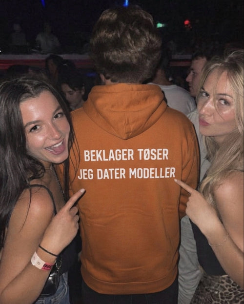 Beklager tøser jeg dater modeller Hoodie
