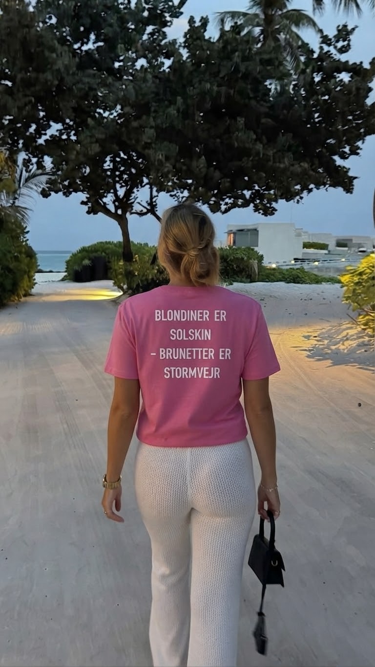 Blondiner er solskin – brunetter er stormvejr tee